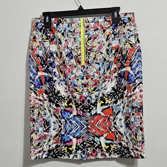 NWT! T Tahari abstract below the knee pencil skirt. Size 8.  Originally $108. - Picture 2 of 6